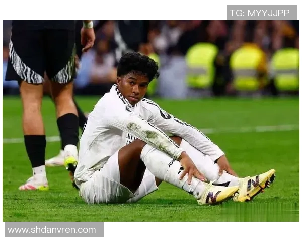 足球世界中的非酋球星有哪些他们如何突破命运的桎梏成为传奇